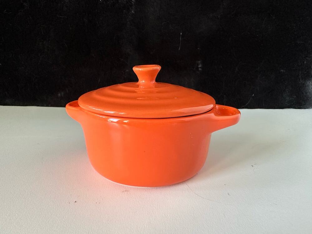 Ceramic baking bowl, soup bowl, dessert dish with lid, orange mini dutch oven
